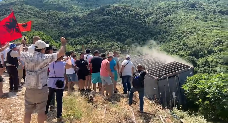 VIDEO/ Protestë për natyrën apo ndotje e saj? Pamjet nga Kakomeja ndezin debat