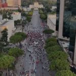 PAMJE ME DRON! Protesta e 23 kundër qeverisë, ja pjesëmarrja në bulevard