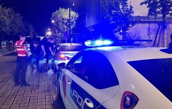 I riu vrau me thikë fqinjin, si Policia e Rrogozhinës arrestoi menjëherë autorin e krimit 