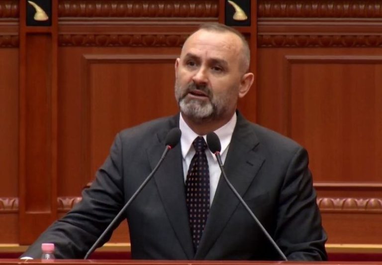 Olsi Jazexhi mbështet Dritan Goxhajn, reagon Ulsi Manja: Të dy admirojnë Iranin, edhe ultimatumet për qeverinë ua dha Teherani