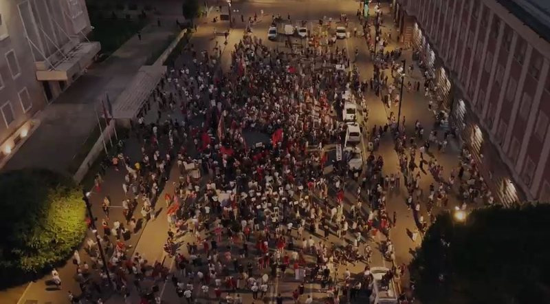 VIDEO/ Pamjet nga ajri, ja pjesëmarrja në protestën e sotme para Kryeministrisë