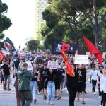Qytetarët sërish protestë në Tiranë kundër resortit në Zvërnec