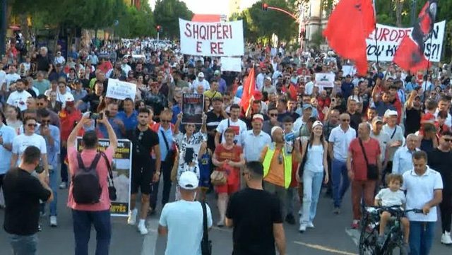 Protestuesit nuk kënaqen me komitetin organizator, propozohet ngritja e një Kuvendi Kombëtar Qytetar