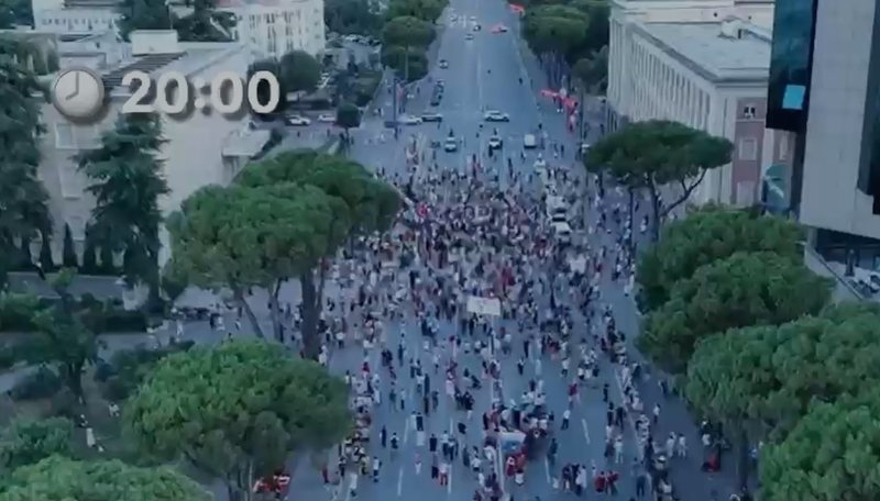 VIDEO/ Pamjet me dron, ja pjesëmarrja në protestën e sotme para Kryeministrisë