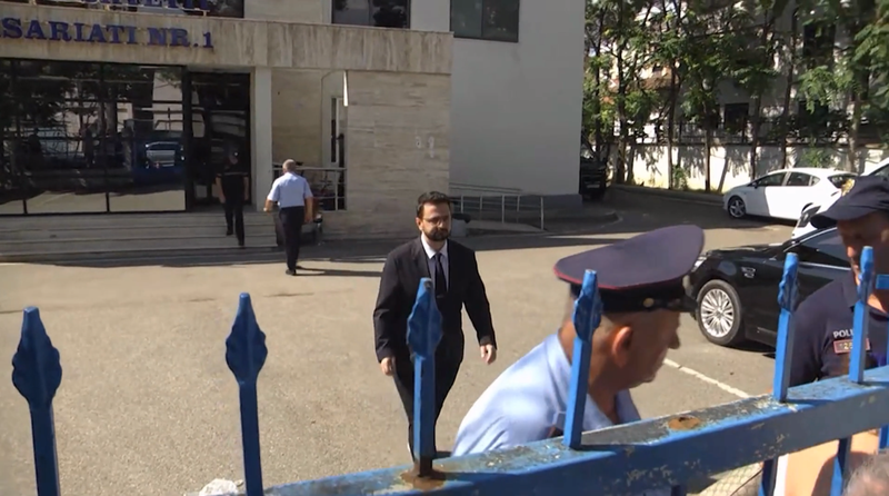 Reagim i Avokatit të Popullit për ndërhyrjen e Policisë në protestën përpara Parlamentit