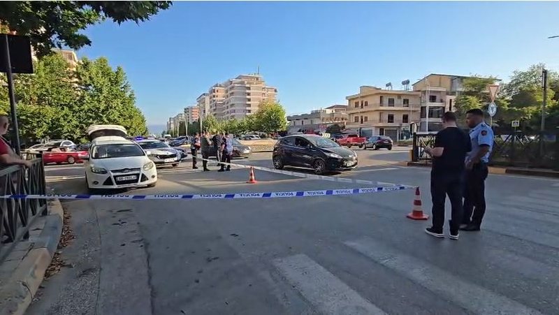Plagosje me armë në lagjen ’24 maji’ në Vlorë/ Autori lëvizte me motor, qëlloi 30 vjeçarin sapo doli nga lokali
