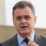 Reagon sërish Blushi për protestat: Mendoni se ndryshoni vendin me gijotina në Facebook! Ja pse e lashë politikën