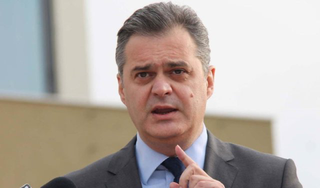 Reagon sërish Blushi për protestat: Mendoni se ndryshoni vendin me gijotina në Facebook! Ja pse e lashë politikën