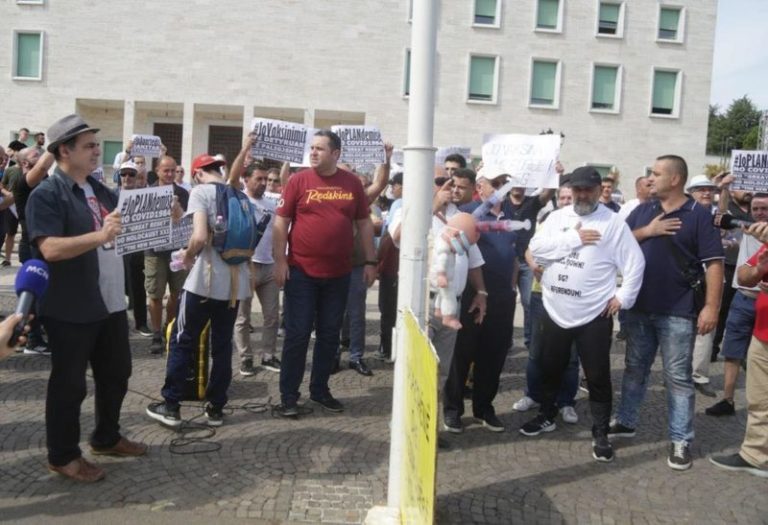Nga Altin Goxhaj te Sazan Guri dhe Alfred Çako, dalin emrat e propozuar nga protestuesit për partinë “Shqipëri e re”