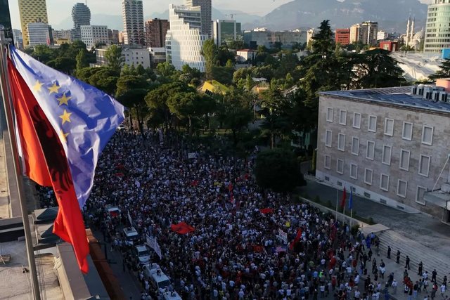 Gazeta italiane / Protestat në Shqipëri shndërrohen në antisemitizëm: Hebrenjtë dhe izraelitët në shënjestër