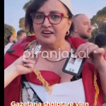 Balla demaskon “gjyshen” e dënuar për trafik në Angli që hiqet si gazetare në protestë, ja faktet