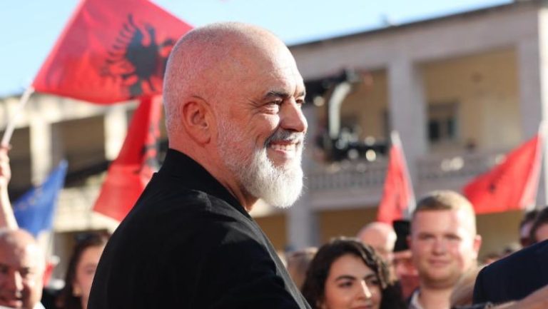 Një mizë në dritaren e Edi Ramës