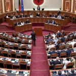 Rama në Kuvend, Shehaj nuk lejon procesin e votimit! Peleshi e përjashton: Vazhdoni në oborr me Tik-Tok-un tuaj