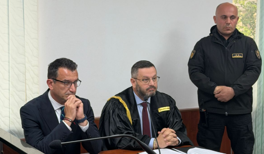 Erion Veliaj në Administrative: Jam 500 ditë i pezulluar nga një noter me pesa, s’ka bërë magjistraturën!