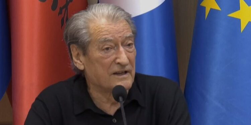 “Bëhu gati për në birucë”, qytetarët sulmojnë Berishën pas thirrjes që u bëri demokratëve t’i bashkohen sheshit