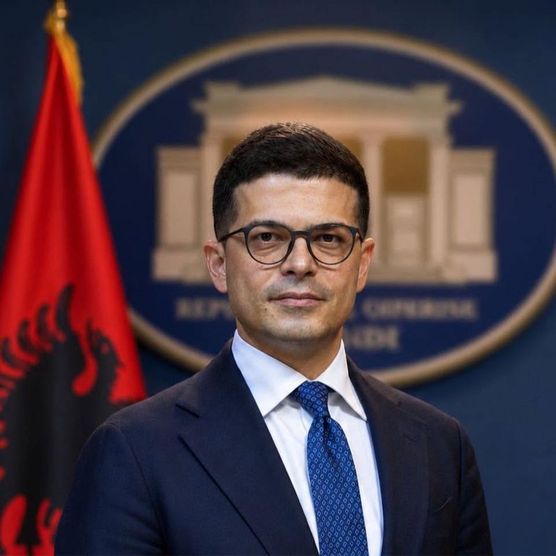Deputeti socialist reagon për protestat: Zgjedh Shqipërinë e fortë, jo revolucionin