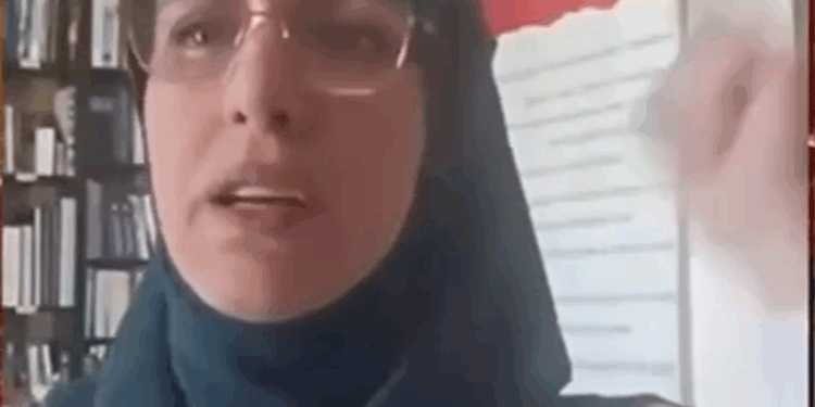 Video / E shpallur “non grata” në Shqipëri, Ikballe Huduti: Kurti është lideri im politik, Khamenei lideri im shpirtëror