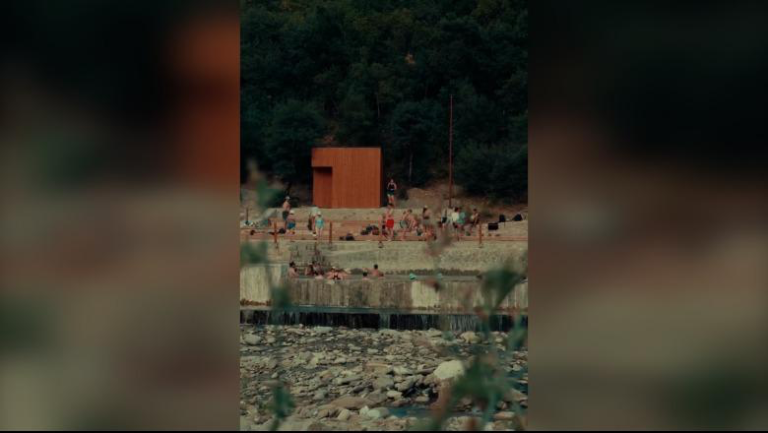 Rama poston pamje të vizitorëve dhe aktiviteteve argëtuese: Pasqyrë e punës së përkushtuar për Shqipërinë turistike