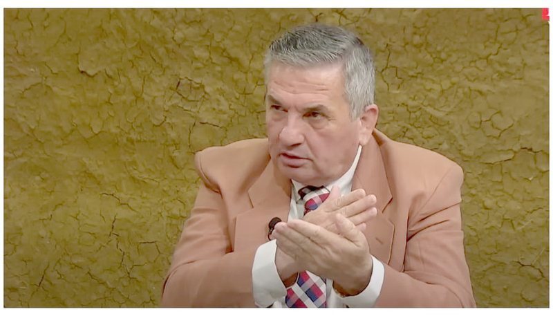 Avokati Beqiri: Protestës i ka ardhur fundi, atdhetarët duhet të largohen sa më parë prej saj