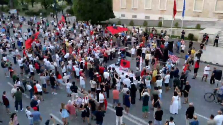 Ndërkombëtarizimi / Pas anglezit të dehur, grupi i moldaveve te ‘Selvia’ i bashkohet protestës, nis ngritja e qeverisë teknike në Whatsapp! A do aplikojë Pilinçi?