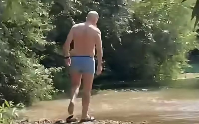 VIDEO / Vapa ‘i bie në kokë’ Fred Lelës, nxjerr “b*thet” me brekët blu të PD-së