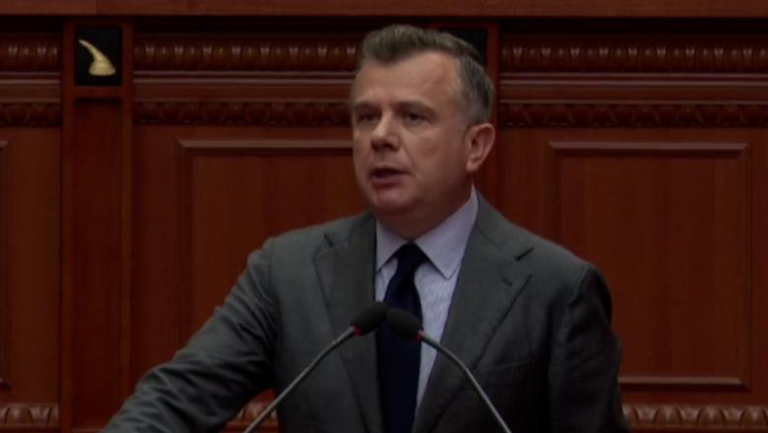Protestat në Tiranë, Balla-deputetëve demokratë: Ju morën sheshin dhe doni t’u bashkoheni! Ju mposhti ju, por jo PS! S’lind dot PD e re
