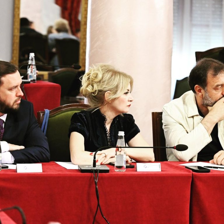 Iris Luarasi: E kuptoj indinjatën, por kush përfiton kur Shqipëria ndalon, kur investitorët zgjedhin fqinjët?