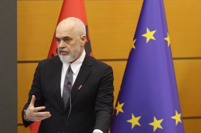 Kryeministri Rama shpall ‘Dëshmor i Atdheut’ efektivin e vrarë!