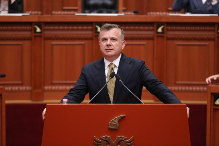 “Ti je gjobaxhi”/ Balla, i ashpër me deputetin Shehaj: Me çfarë mandati i përfaqëson protestuesit? Je hajdut i të dhënave personale
