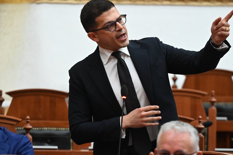 Nga replikat e ashpra me Berishën, Pirro Vengu thumbon edhe Shehajn: Pa bosht, kanë zbuluar romantizmin anti-kapitalizëm