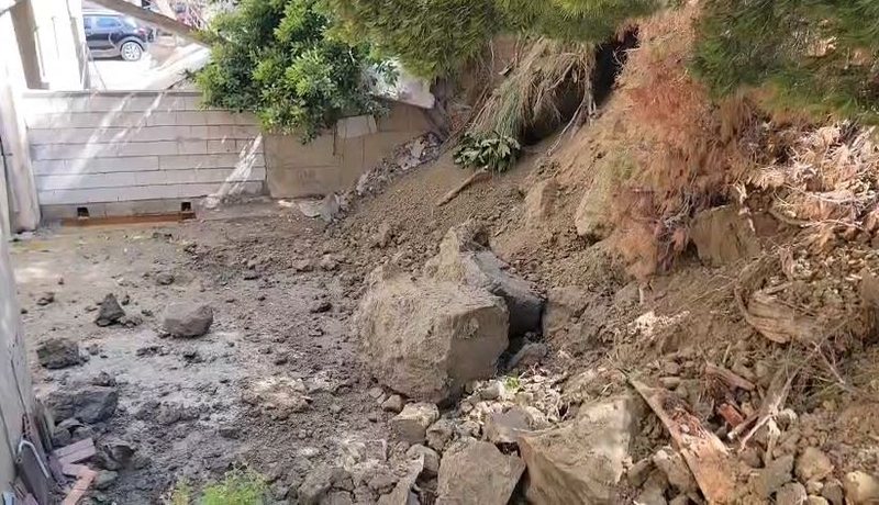 Rrëshqitje masive dheu në Kodër Currila, evakuohen banorët e një pallati në Durrës