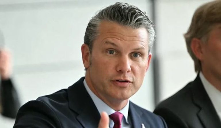 Sekretari amerikan i Mbrojtjes: Brigjet e Europës po përballen me “pushtim” emigrantësh