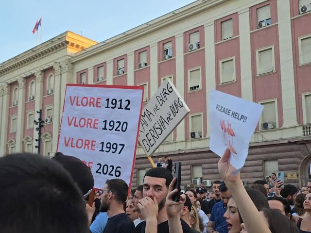 FOTO-LAJM/ PD mesazh demokratëve: Dilni në shesh, protesta nuk mund të lihet vetëm në duart e qytetarëve