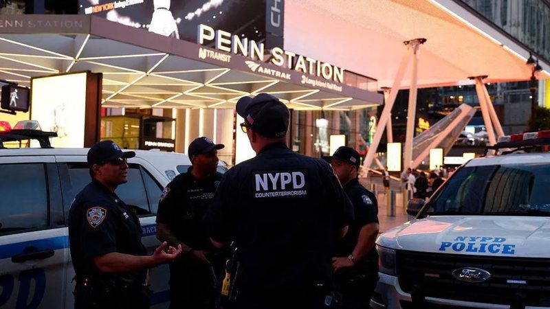 Panik në stacionin kryesor hekurudhor të New Yorkut, pesë persona plagosen me thikë! Policia arreston të dyshuarin