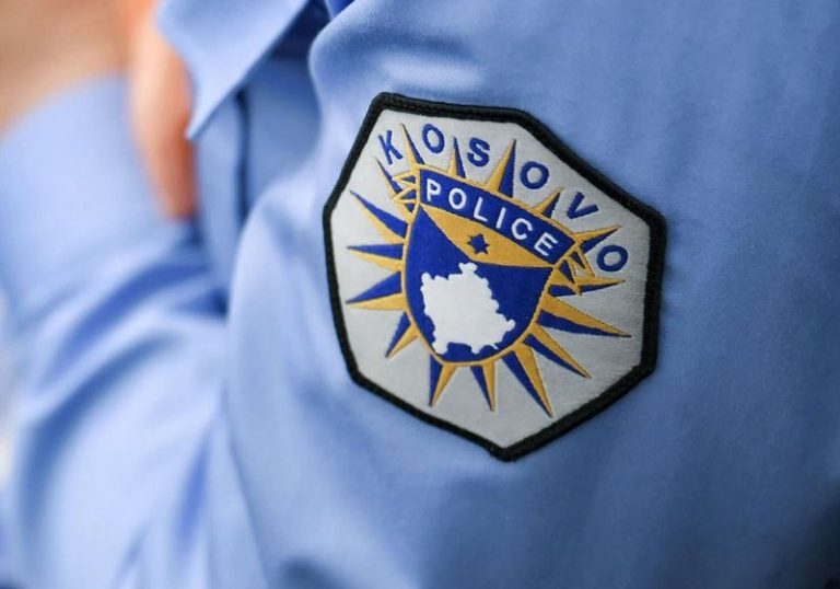 Sekuestrohen armë, municione dhe jelek antiplumb në Pejë, arrestohen 6 persona