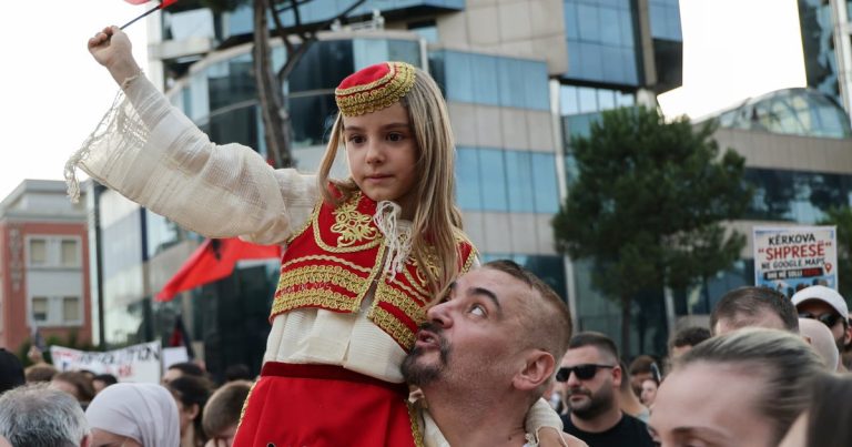 Lea Ypi: Shikoni protestat që ka shkaktuar Jared Kushner në Shqipëri. Ky mund të jetë një sinjal shprese për Europën