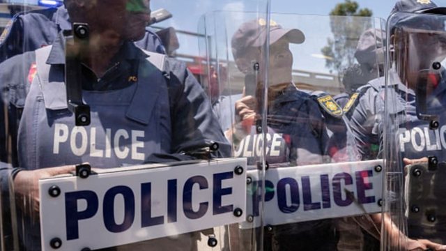 Masakër në Afrikën e Jugut, 12 persona vriten nga persona të armatosur në afërsi të Johanesburgut!