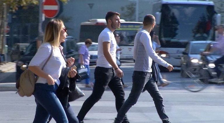 Shqipërisë po i gërryhet fuqia punëtore/ INSTAT: Në dy vjet, forca e punës u ul me 32 mijë vetë