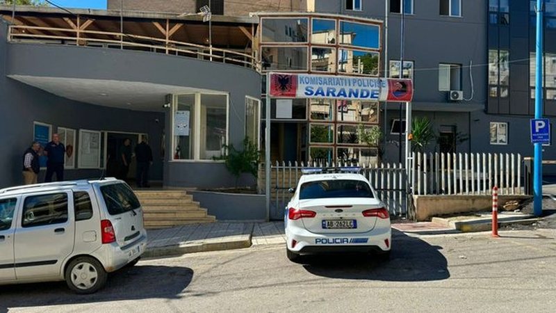 Ishte në kërkim për “shpërdorim detyre”, dorëzohet në polici oficeri i Krimeve