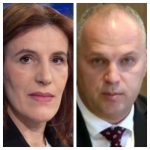 Po ‘shihte filxhan’ me Monikën, Erion Bani nxjerrë Klod Lalën jashtë sallës së gjyqit, hakmerret Pretenca, i kërkon llogari për tenderin e kartave të gazetarëve