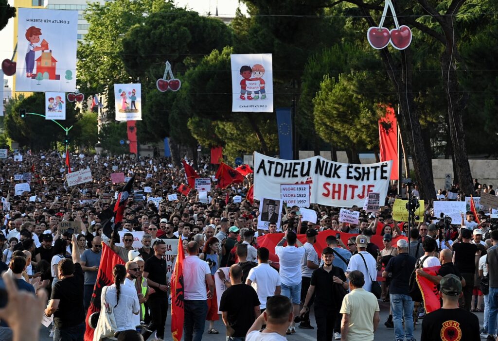 Pro protestës pa Berishën, pro investimit në Zvërnec dhe një mundësi e pushtetit për reflektim