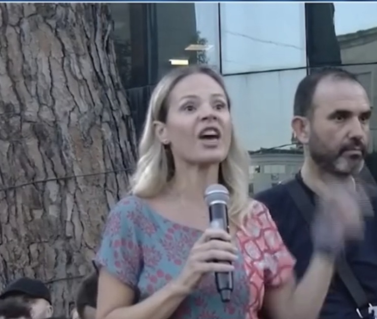 ‘Tronditet’ Rama, Ola Xama në ballë të protestës për rrëzimin e qeverisë. Vilë mbi prona të grabitura?