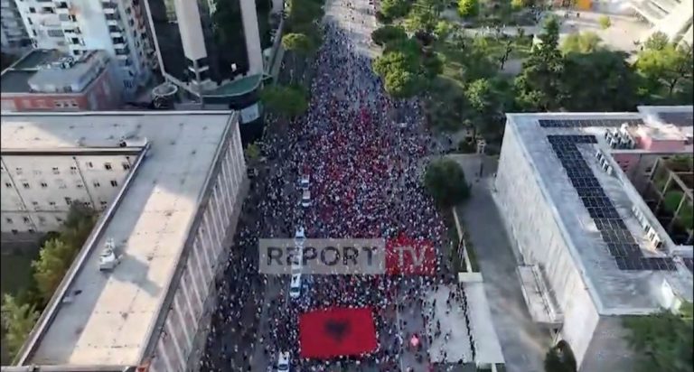 Çfarë ndodh nëse Berisha del në protestë me dy gishtat lart?