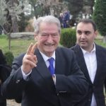 Belind Këlliçi mbështet protestën që kërkon Berishën në burg: Pamje magjike, revolucion. (Doktori, dhëndri, Noka, Peka & Co e kosiderojnë si lojë e Sorosit)