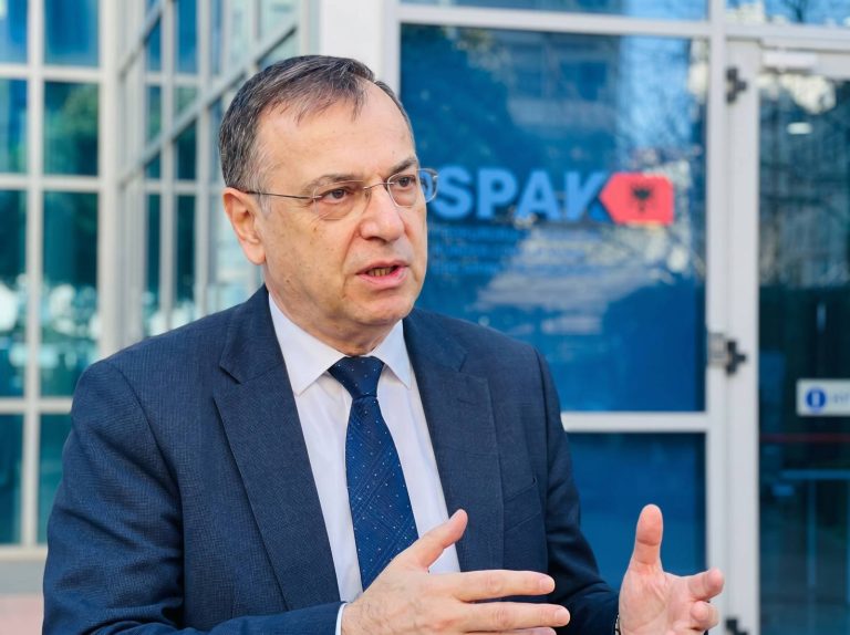 Rektori i Mjekësisë Xheladin Draçini përgjon stafin, KLSH i zbulon aferat korruptive, pritet kallëzim në SPAK