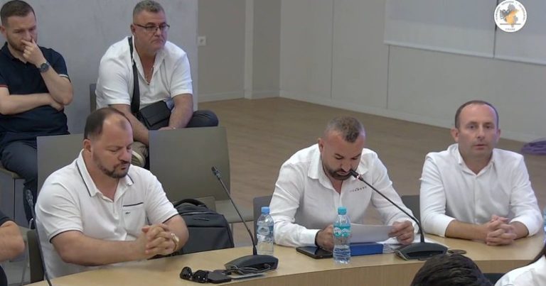 Celibashi shpëton nga shkarkimi kryetarin e bashkisë Kuçovë