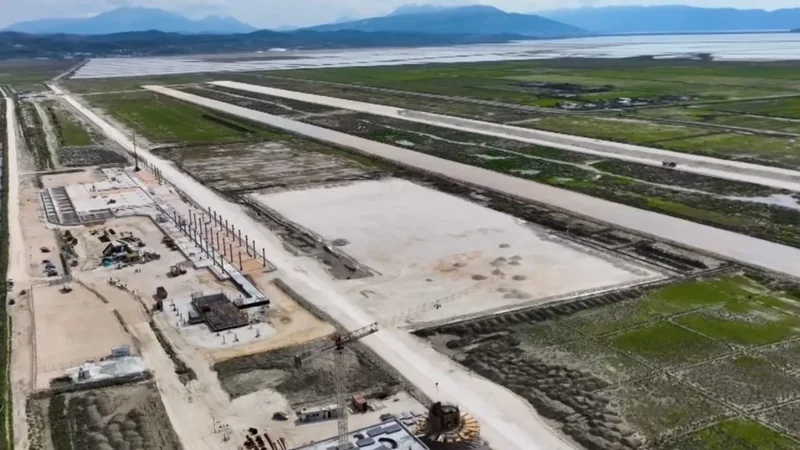 Pikëpyetje mbi financimin e Aeroportit të Vlorës: Kredia 100 milionë euro dhe transparenca e munguar e investitorëve