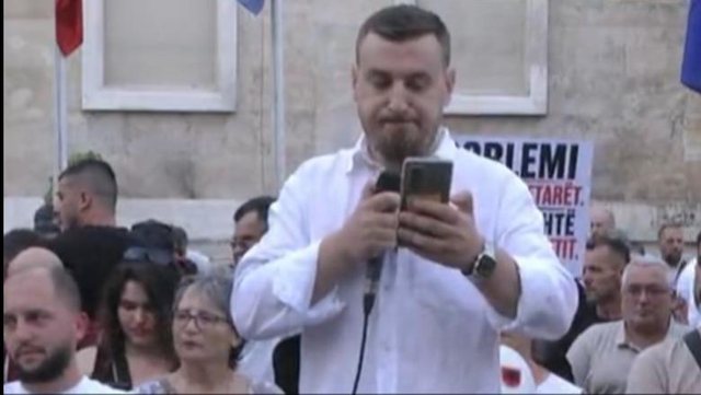Protestuesit nxjerrin liderin e ri dhe justifikojnë dhunën: Na provokoi policia