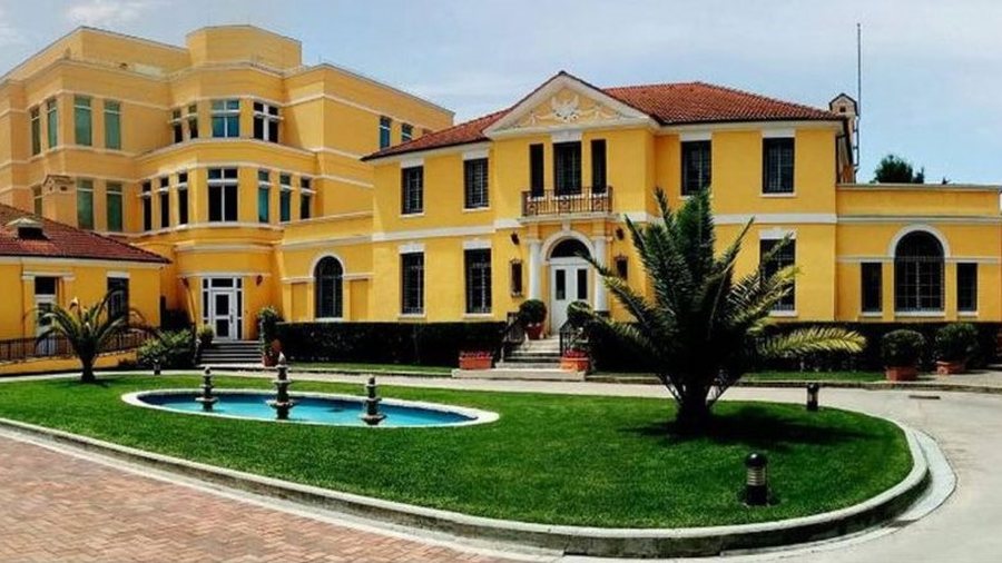 Tensionet te protesta/ Ambasada e SHBA thirrje qytetarëve të saj: Shmagni demostratën në bulevard