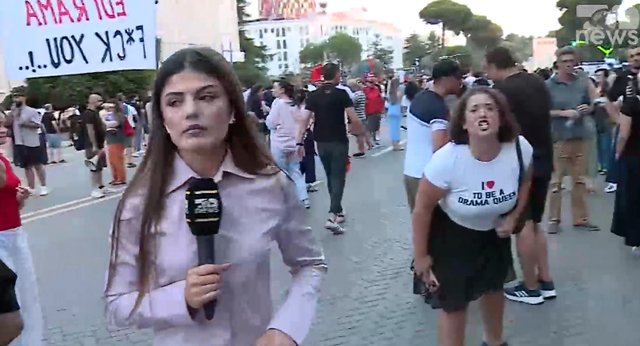 VIDEO / E paprecedentë, sulmohet fizikisht në protestë gazetarja e Top News 